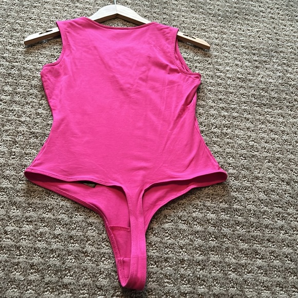 XS Guess hot pink body suit top - Picture 4 of 5